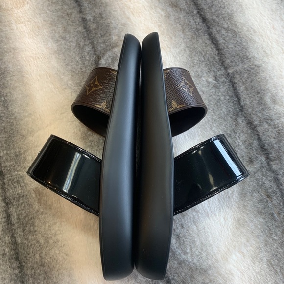 { Louis Vuitton } Sunbath Flat Mules Black Sandal - Picture 5 of 15